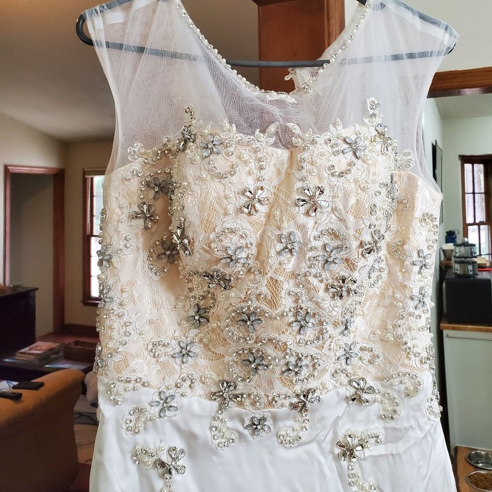 Wedding/Prom Dress - Picture 3 of 8